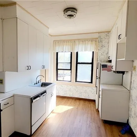 Image 8 - 2221 West 5th Street, New York, NY 11223, USA - Townhouse for sale