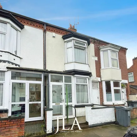 Rent this 3 bed duplex on Masjid us Sunnah in 176 Welford Road, Leicester