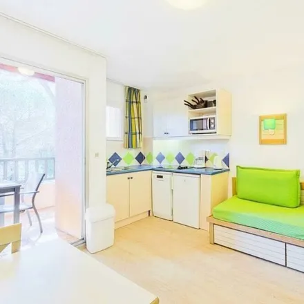 Image 2 - Saint-Raphaël, Var, France - Apartment for rent