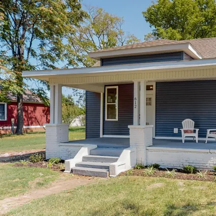 Buy this 2 bed house on 612 Fountain Avenue in Paducah, KY 42001