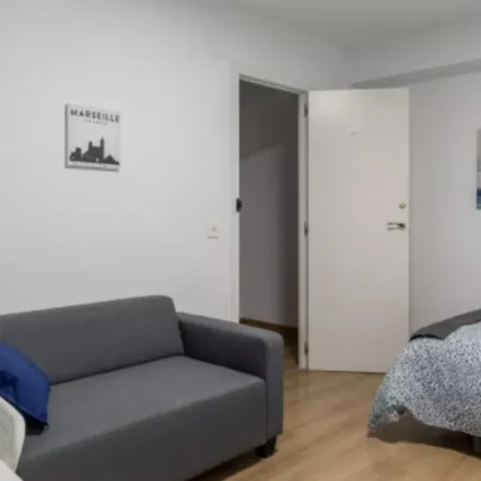 Rent this 5 bed room on Carrer de Bilbao in 36, 46019 Valencia