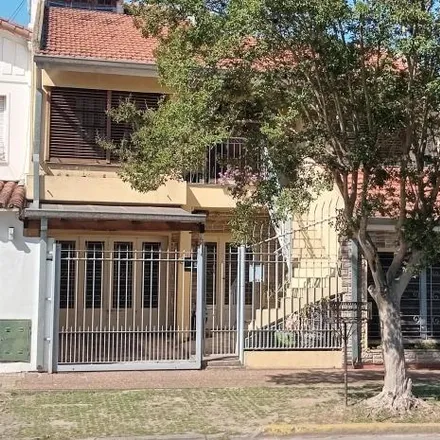 Buy this 5 bed house on Avenida Alberto Larroque 838 in Partido de Lomas de Zamora, 1828 Banfield
