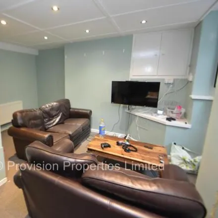 Image 4 - Delph Lane, Leeds, LS6 2HQ, United Kingdom - Townhouse for rent