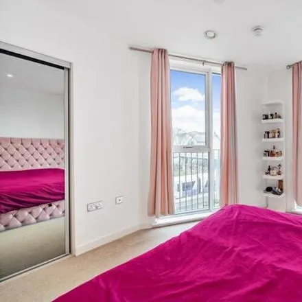 Image 8 - Ilford Hill, London, IG1 2AU, United Kingdom - Apartment for sale