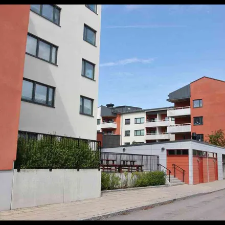 Rent this 3 bed apartment on Plutonsgatan 5 in 587 50 Linköping, Sweden