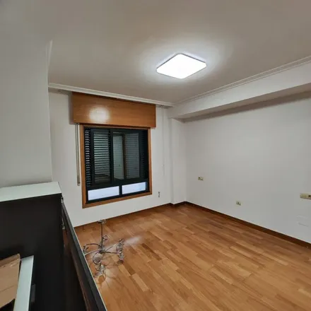 Rent this 2 bed apartment on Casa da Cultura Afonso D. Rodríguez Castelao in Rúa Doutor Zunzunegui, 7