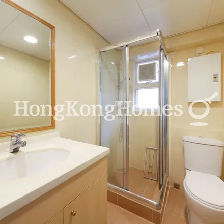Image 5 - 000000 China, Hong Kong, Hong Kong Island, North Point, Braemar Hill Road, Block 6 - Apartment for rent