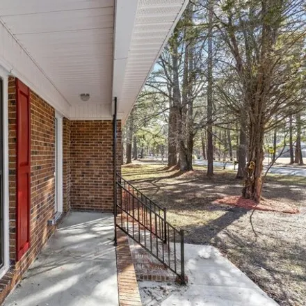 Image 3 - 3215 Elizabeth Avenue, Colony Estates, New Bern, NC 28562, USA - House for sale