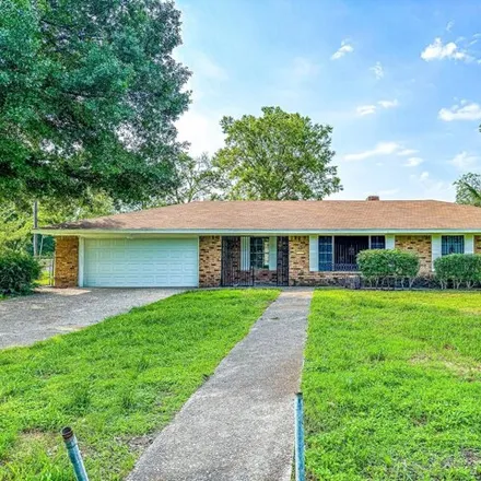 Buy this 3 bed house on 1161 East 8th Avenue in Corsicana, TX 75110
