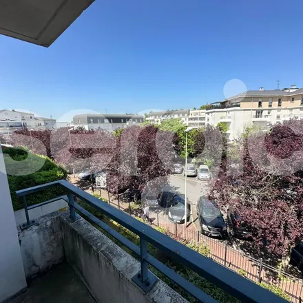 Rent this 2 bed apartment on Avenue de la Garenne in 91080 Évry-Courcouronnes, France