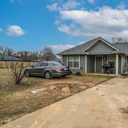 Buy this 3 bed house on 1953 Meadowgreen Drive in Kilgore, TX 75662