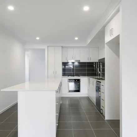 Image 6 - 26 Railway Avenue, Thornton NSW 2232, Australia - Duplex for rent