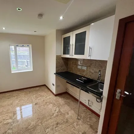 Rent this studio apartment on 67 Titchfield Road in London, SM5 1PX
