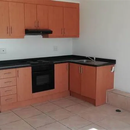 Image 2 - Caltex Bergvliet, Ladies Mile Road, Cape Town Ward 73, Western Cape, 7945, South Africa - Apartment for rent