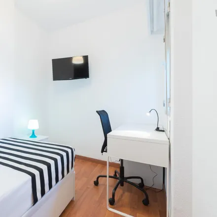 Image 2 - Calle Beatriz de Bobadilla, 9, 28040 Madrid, Spain - Room for rent