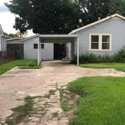 Rent this 3 bed house on 712 2nd Avenue in Harvey, Jefferson Parish