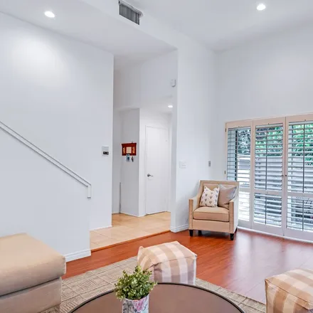 Image 4 - 15298 Magnolia Boulevard, Los Angeles, CA 91403, USA - Townhouse for sale