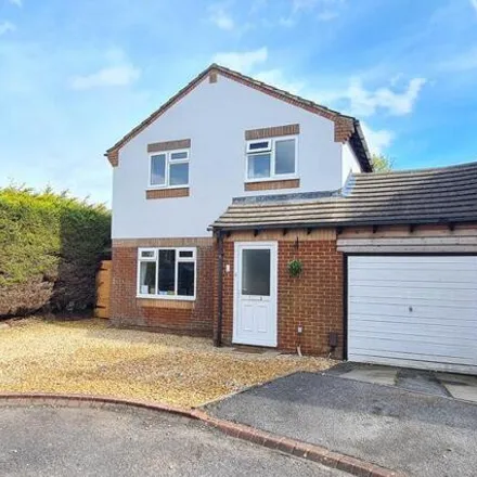 Buy this 4 bed house on Martin Close in Lee-on-the-Solent, PO13 8LG