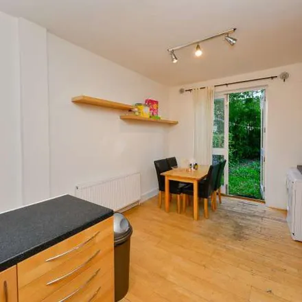 Image 4 - Robinson Road, London, SW17 9DS, United Kingdom - Apartment for rent