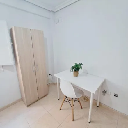 Rent this 5 bed apartment on Carrer del Poeta Blas de Loma / Calle Poeta Blas de Loma in 03005 Alicante, Spain
