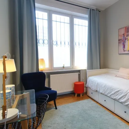 Rent this 5 bed room on Rue de Pascale - de Pascalestraat 46 in 1040 Brussels, Belgium