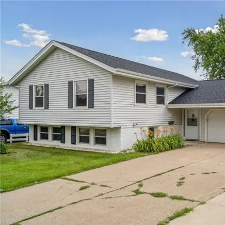 Image 2 - 4702 Twin Pine Dr NE, Cedar Rapids, Iowa, 52402 - House for sale