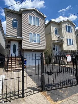 Buy this 6 bed townhouse on 1091 Magnolia Avenue in Elizabeth, NJ 07201