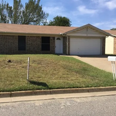Rent this 3 bed house on 5832 Willow View Drive in Arlington, TX 76017