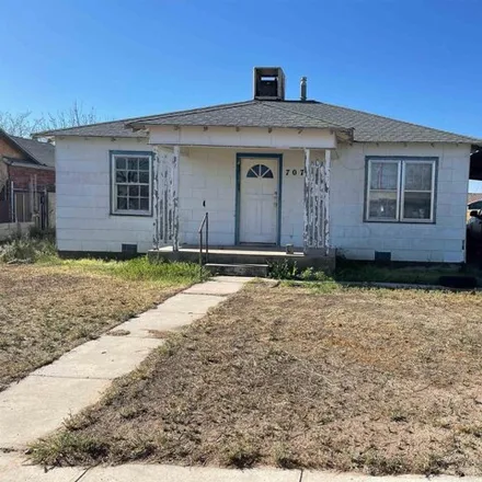 Buy this 2 bed house on 699 West Avenue E in Lovington, NM 88260