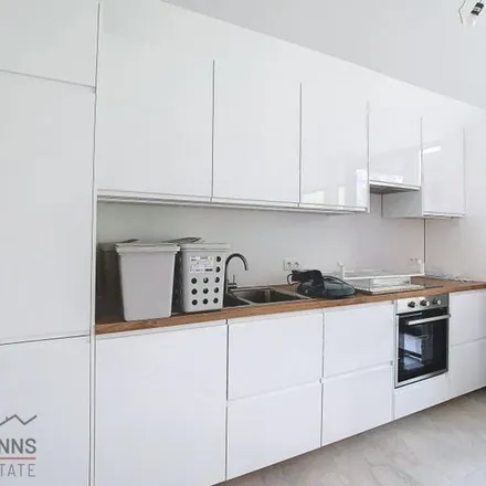 Rent this 4 bed apartment on Rue Klakkedelle - Klakkedellestraat 79 in 1200 Woluwe-Saint-Lambert - Sint-Lambrechts-Woluwe, Belgium