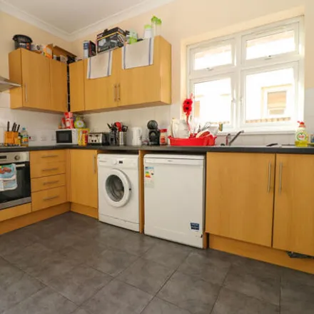 Image 2 - 33 Canton Street, Bedford Place, Southampton, SO15 2DL, United Kingdom - Townhouse for rent