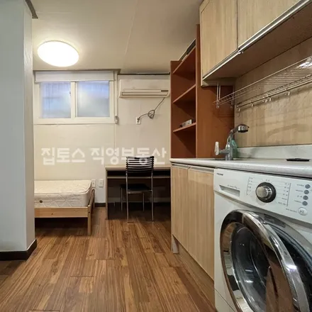 Rent this studio apartment on 서울특별시 강남구 역삼동 828-24