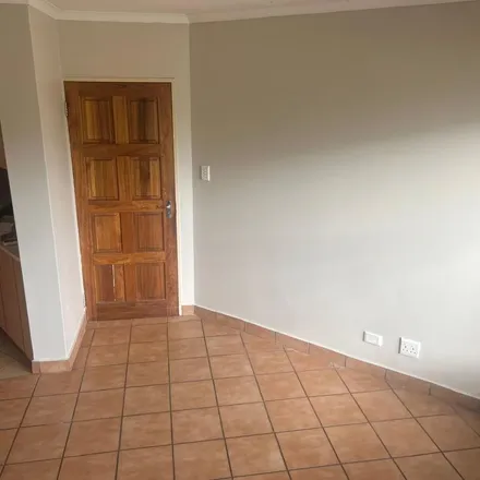 Rent this 2 bed townhouse on unnamed road in Langenhovenpark, Bloemfontein