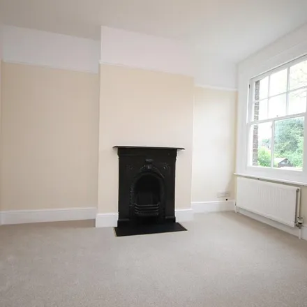 Image 6 - Gladstone Road, Ashtead, KT21 2NS, United Kingdom - Duplex for rent