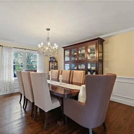 Image 6 - 66 Abbey Close, Scarsdale Downs, City of New Rochelle, NY 10583, USA - House for sale