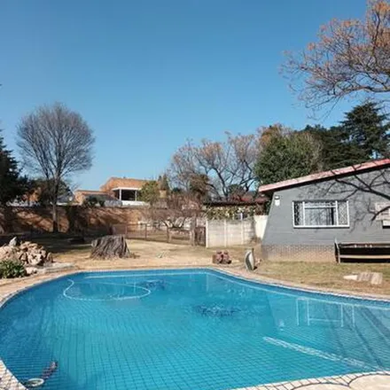 Rent this 6 bed apartment on Benoni Central Methodist in Cranbourne Avenue, Kleinfontein Lake