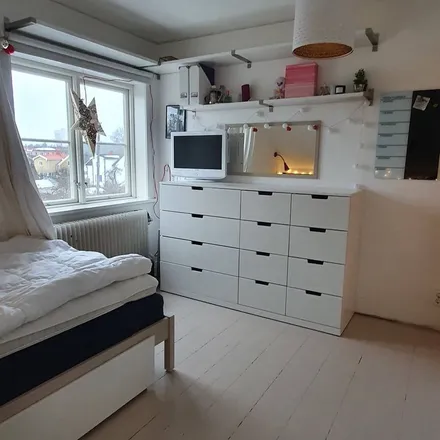 Rent this 8 bed apartment on Plantskolevägen 42 in 122 38 Stockholm, Sweden