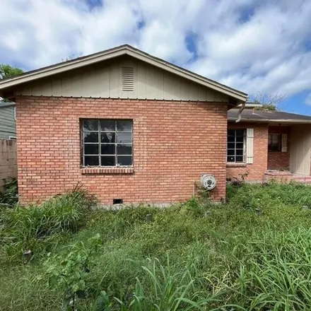 Buy this 5 bed house on 1529 Brownfield Road in Brownsville, TX 78520