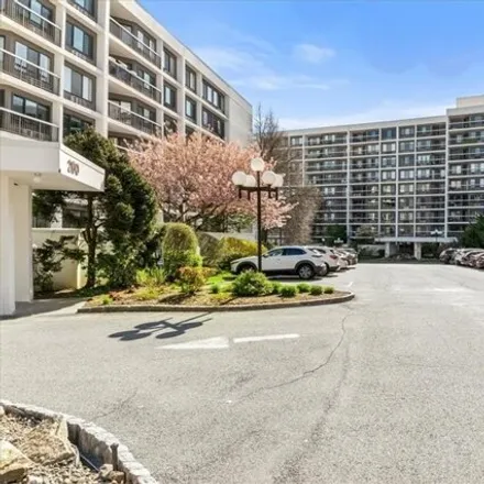 Image 2 - 544 High Point Drive, Greenburgh, NY 10530, USA - Condo for sale