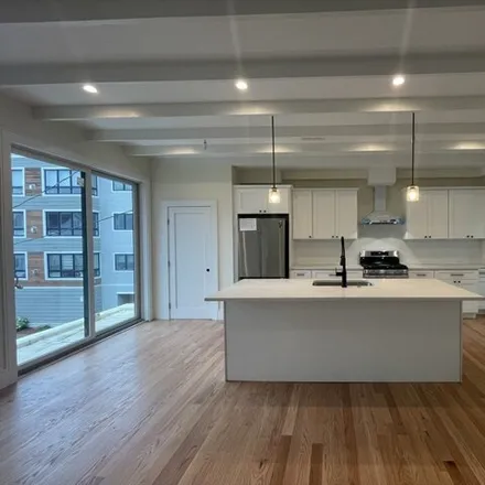 Image 2 - 58 Cameron Street, Brookline, MA 02445, USA - Apartment for rent