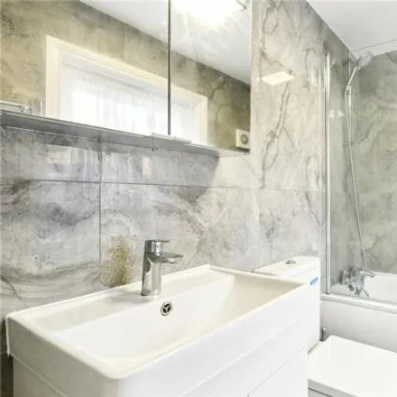 Image 3 - 22 The Avenue, London, W4 1HT, United Kingdom - House for sale