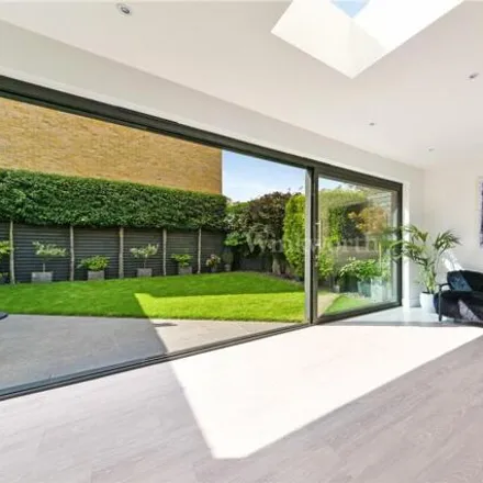 Image 2 - Rawlings Close, London, BR3 3GP, United Kingdom - House for sale