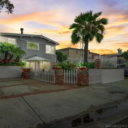 Buy this 5 bed house on 209 Melrose Avenue in Encinitas, CA 92024