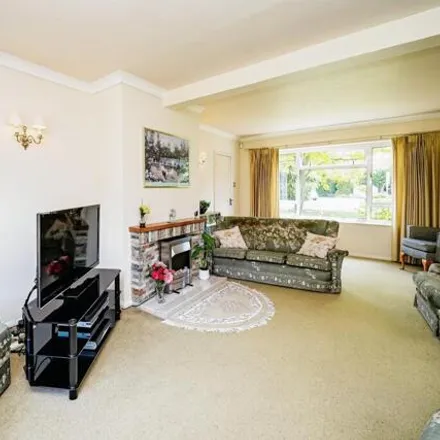 Image 5 - Cheveley Gardens, Burnham, SL1 8AX, United Kingdom - House for sale