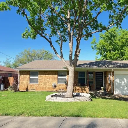 Rent this 3 bed house on 13219 Nestle Drive in Farmers Branch, TX 75234