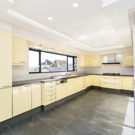 Rent this 5 bed apartment on Forestdale in London, N14 7DY