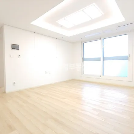 Rent this 3 bed apartment on 서울특별시 서초구 양재동 244-7