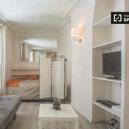 Rent this studio apartment on 90 bis Rue Laugier in 75017 Paris, France