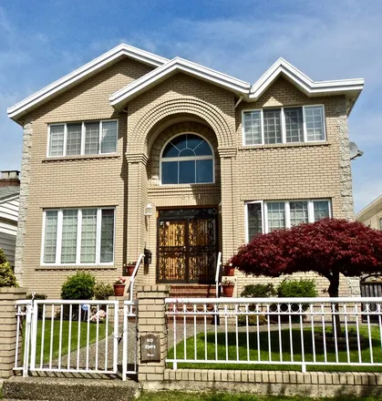 Rent this 2 bed house on Vancouver in Champlain Heights, CA