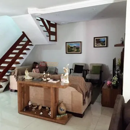 Buy this 4 bed house on Rua Raposo Tavares in Rudge Ramos, São Bernardo do Campo - SP